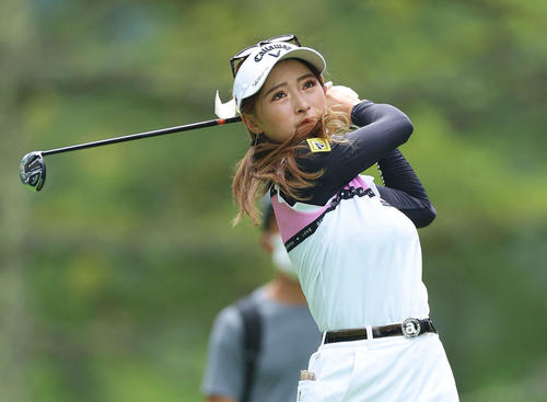 3番、ティーショットを放つ臼井（撮影・河田真司）