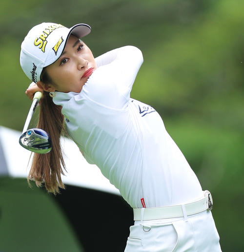 3番、ティーショットを放つ安田（撮影・河田真司）