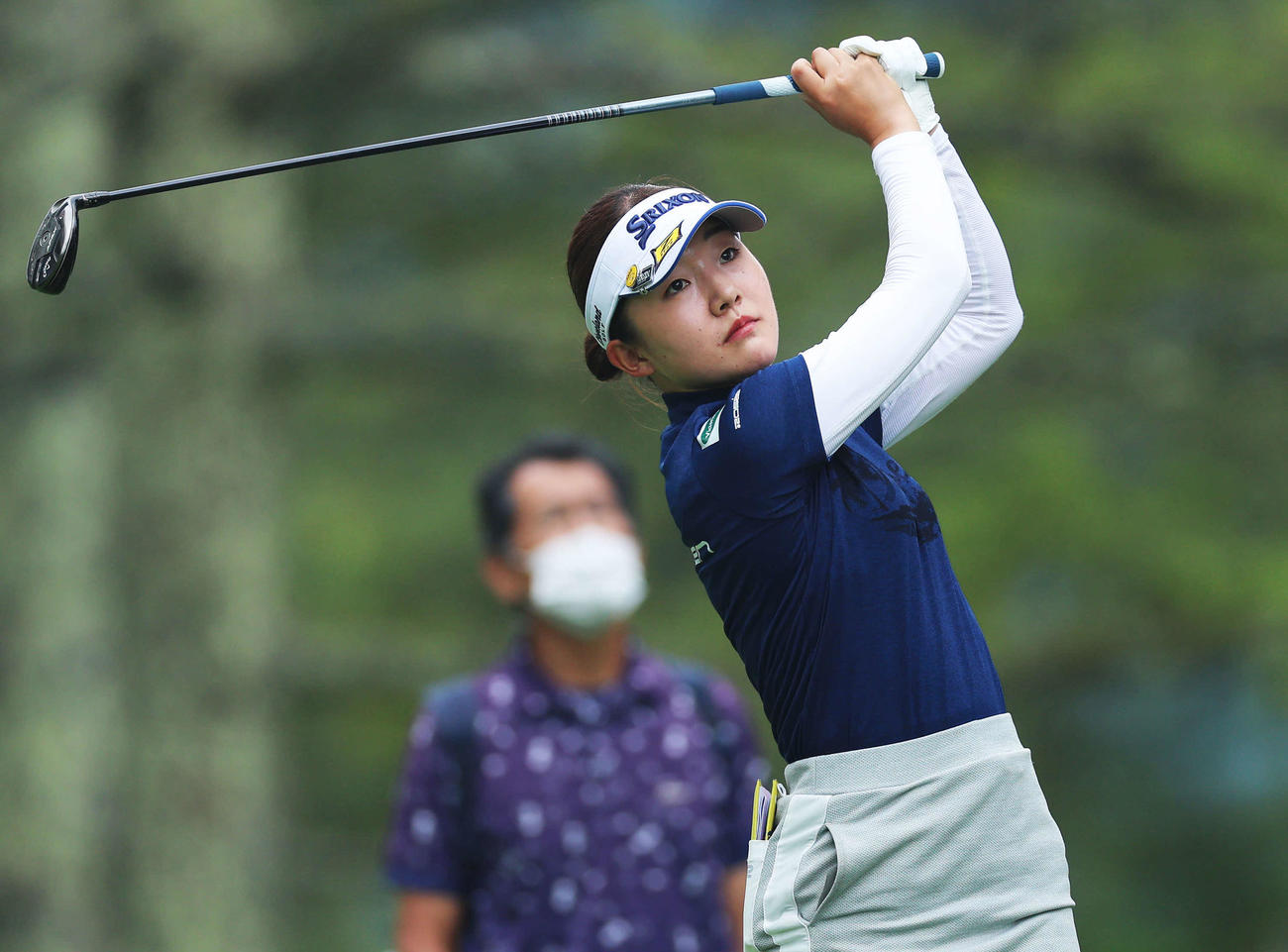 3番、ティーショットを放つ岸部（撮影・河田真司）