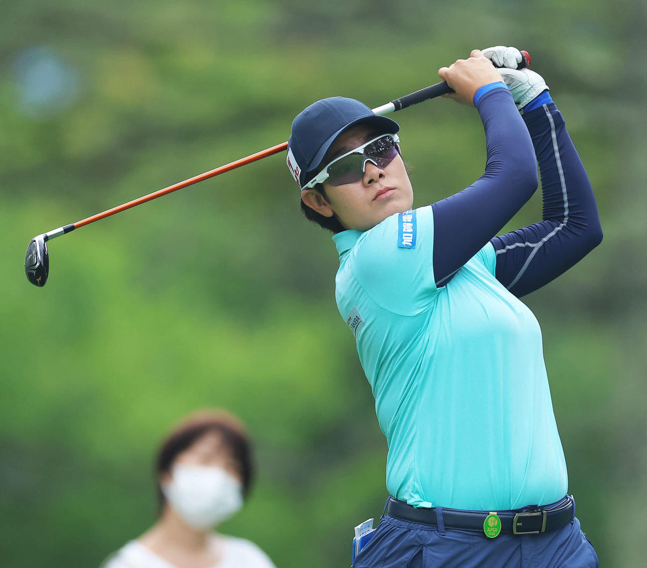 3番、ティーショットを放つ川岸（撮影・河田真司）