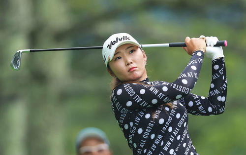 3番、ティーショットを放つ石井（撮影・河田真司）