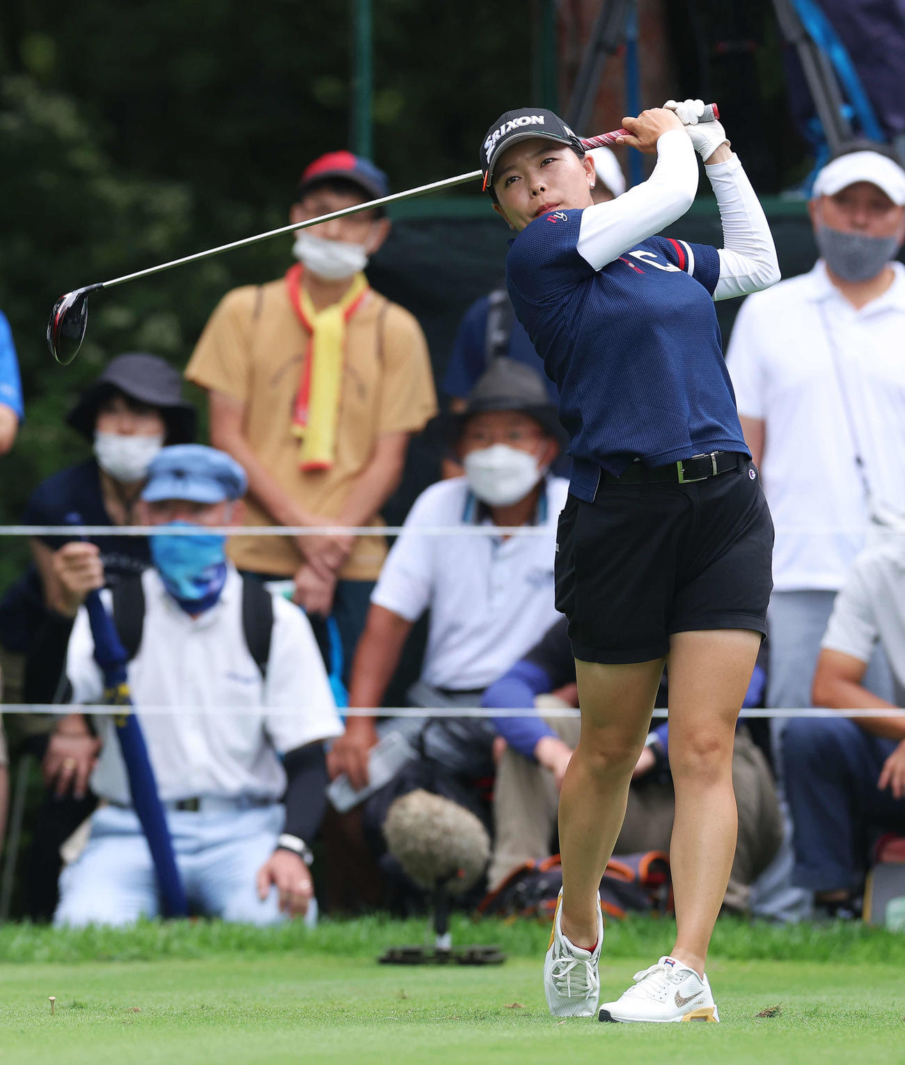 18番、ティーショットを放つ勝（撮影・河田真司）