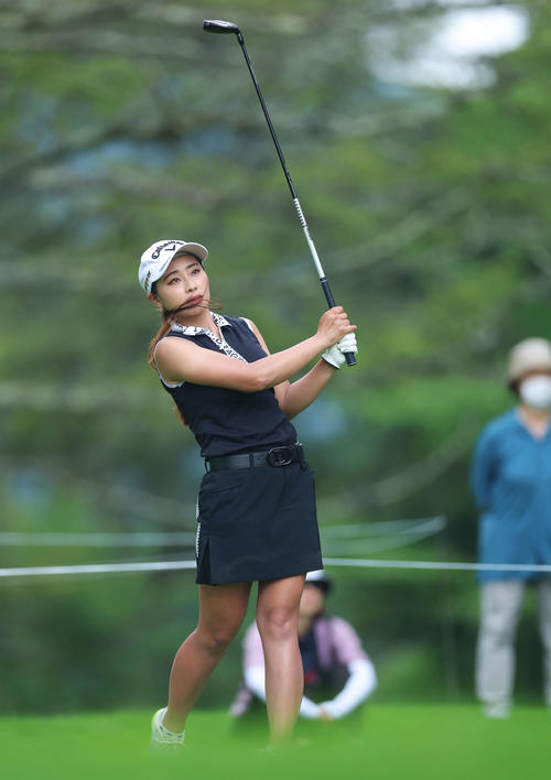 3番、ティーショットを放つ竹内（撮影・河田真司）