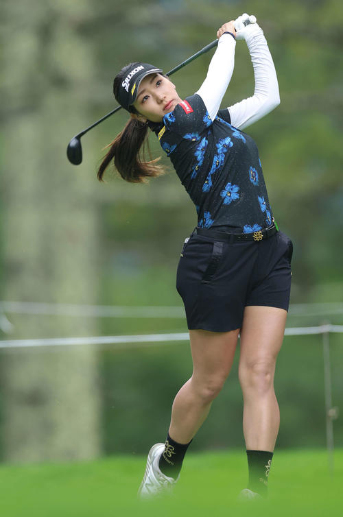 3番、ティーショットを放つ安田彩（撮影・河田真司）
