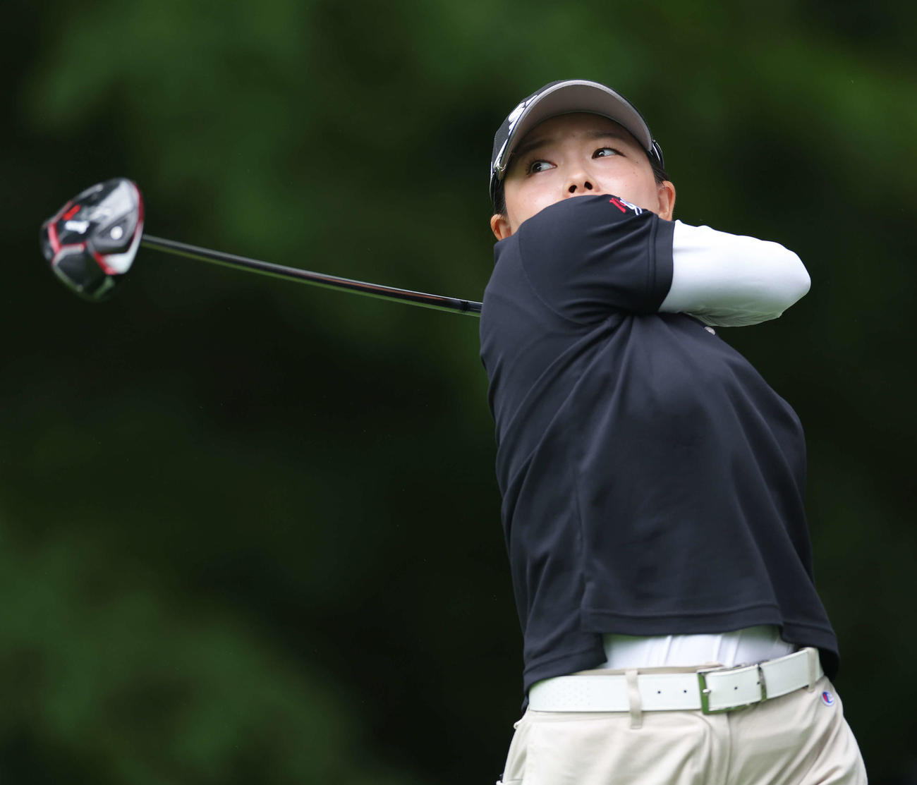 2番、ティーショットを放つ勝（撮影・河田真司）
