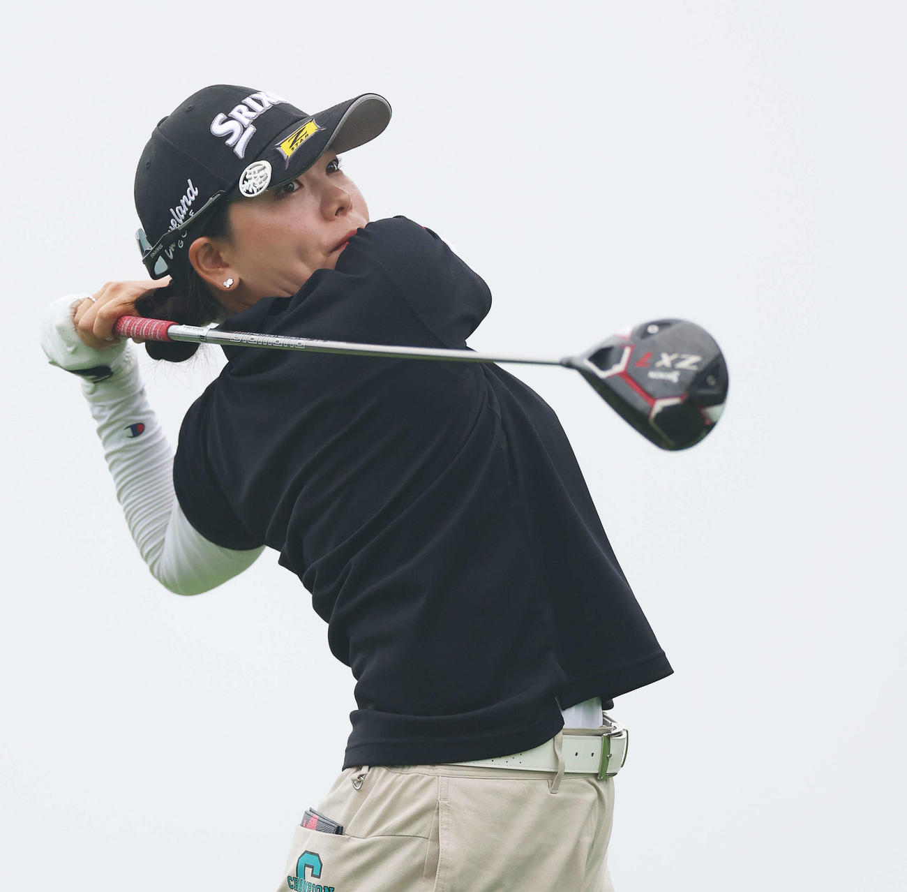 9番、ティーショットを放つ勝（撮影・河田真司）