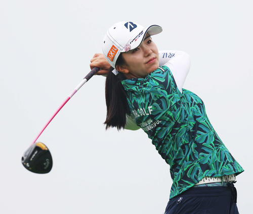 9番、ティーショットを放つ堀（撮影・河田真司）