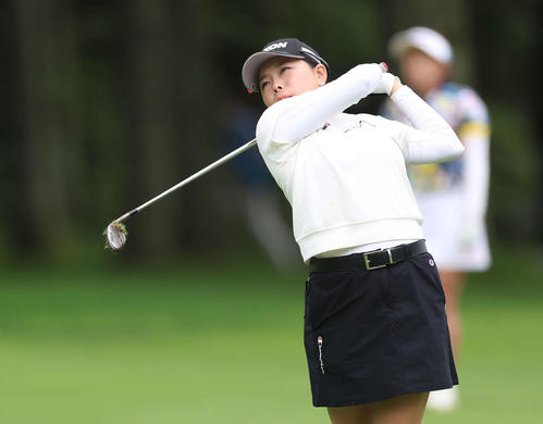 1番、第2打を放つ勝（撮影・河田真司）
