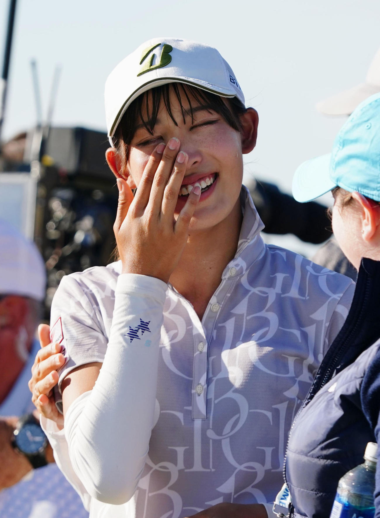 全米女子アマで日本勢として37年ぶり2人目の優勝を果たし、喜ぶ馬場咲希（共同）