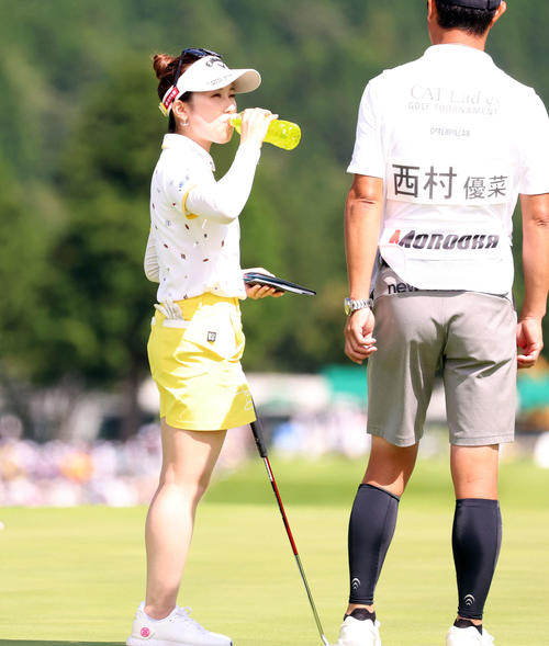 1番、ドリンクを飲む西村（撮影・浅見桂子）