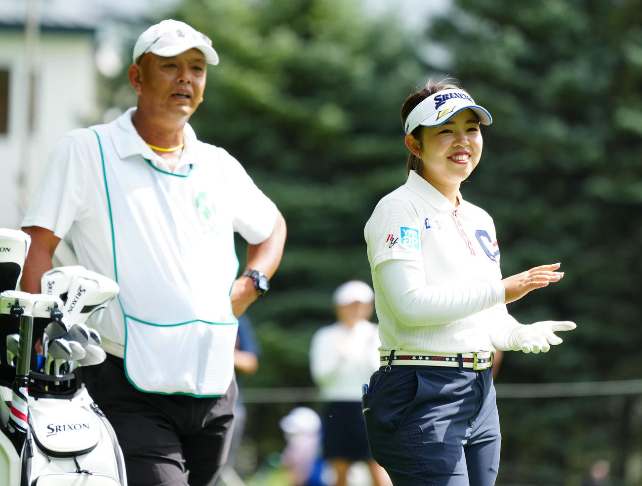 プロアマ戦に臨む山下美夢有（右）（撮影・江口和貴）