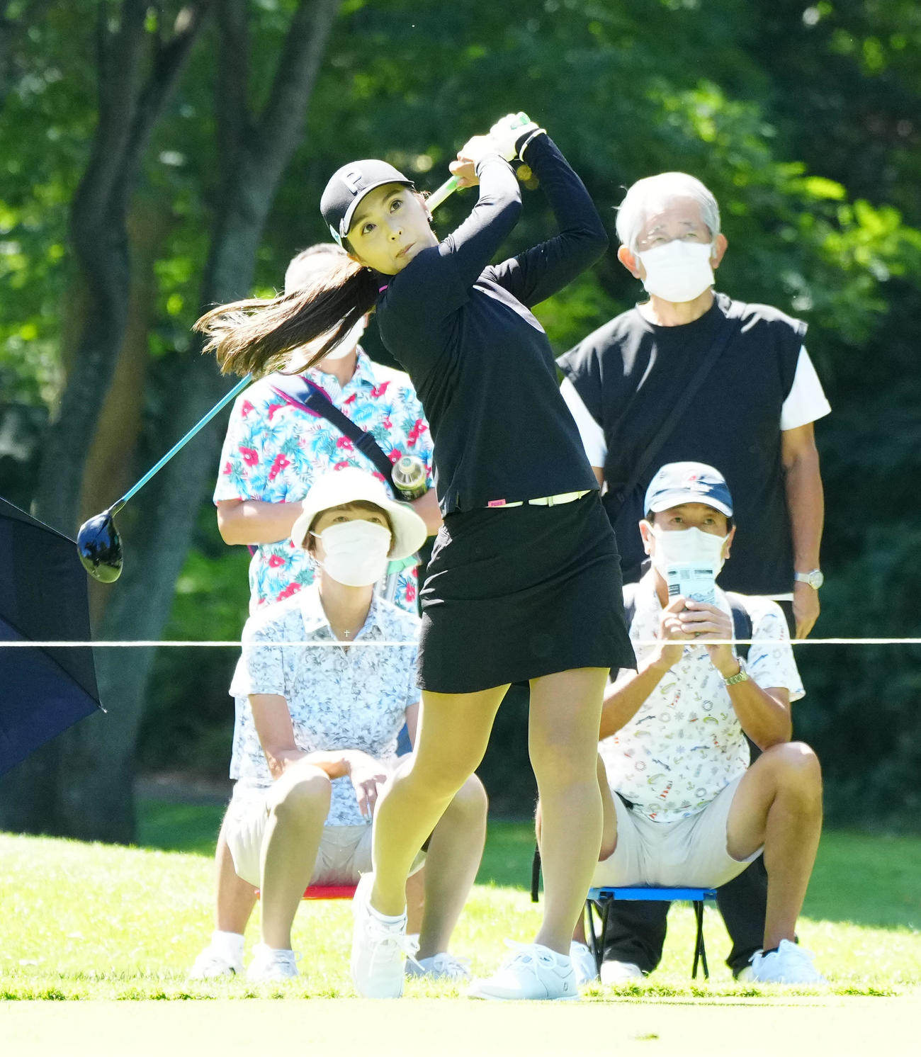 2番、ティーショットを放つ菊地（撮影・江口和貴）