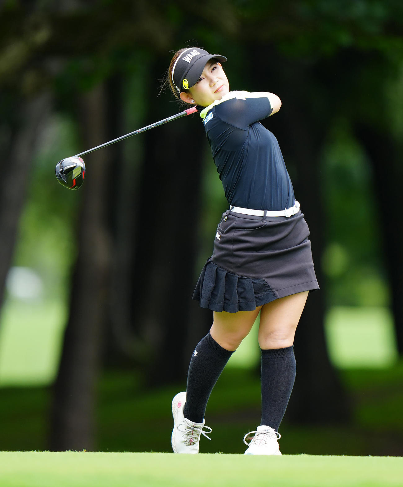 3番、ティーショットを放つ吉本（撮影・江口和貴）