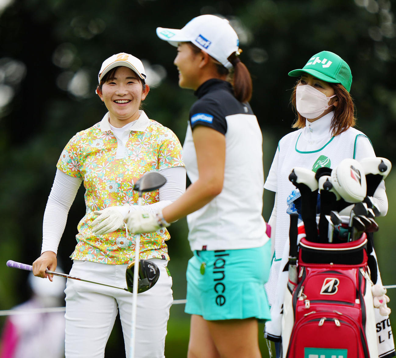 3番、笑顔を見せる工藤優（左）（撮影・江口和貴）