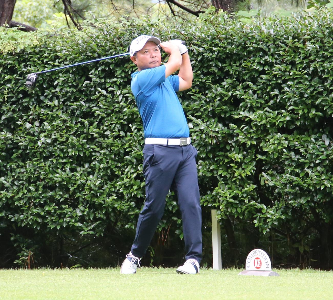 10番でティーショットを放つ今村大志郎（撮影・菊川光一）