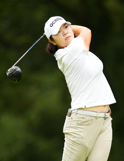 3番、ティーショットを放つイ（撮影・横山健太）