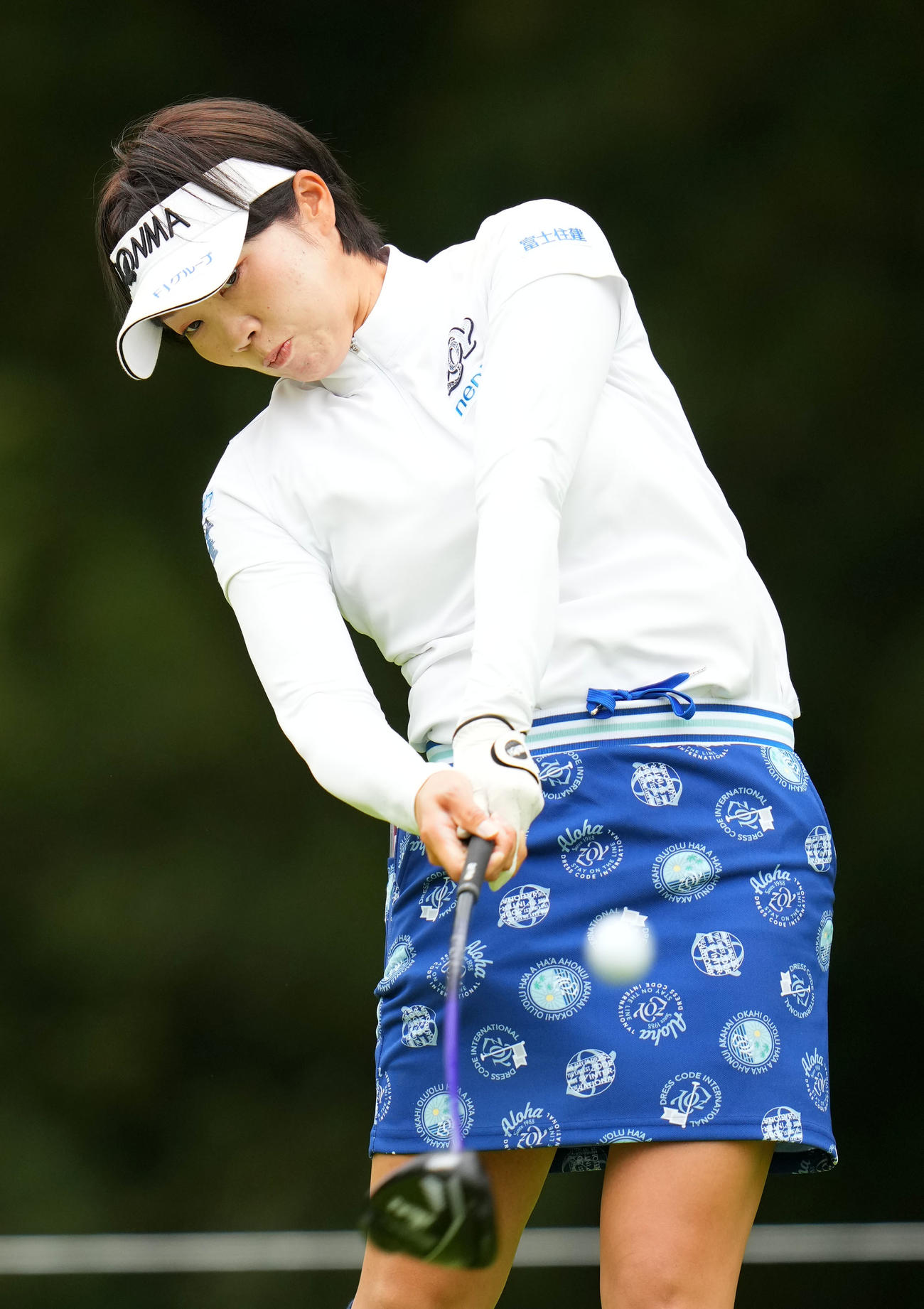 3番、ティーショットを放つ葭葉（撮影・横山健太）