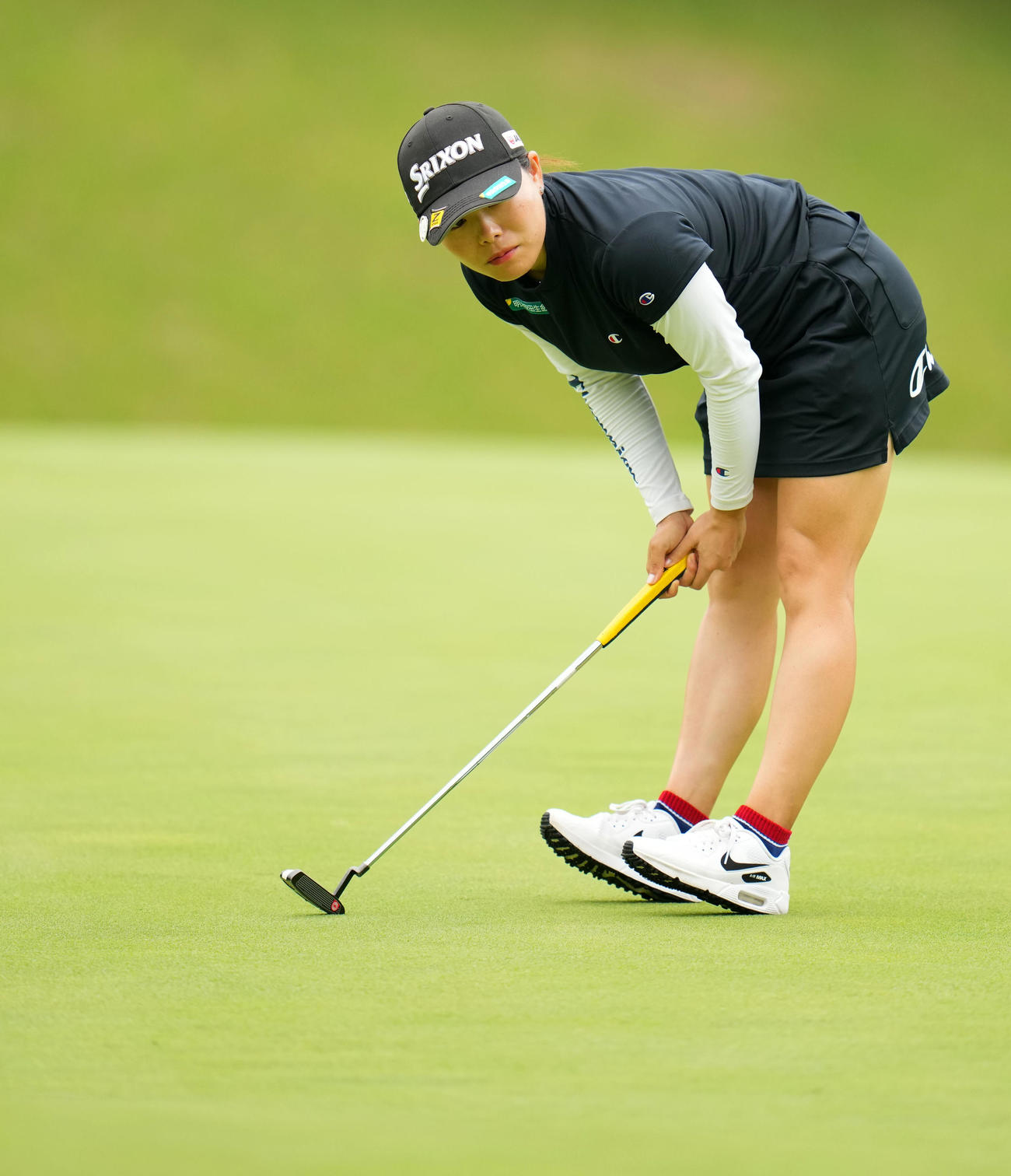 2番、バーディパットを外し悔しげな表情を浮かべる勝（撮影・横山健太）