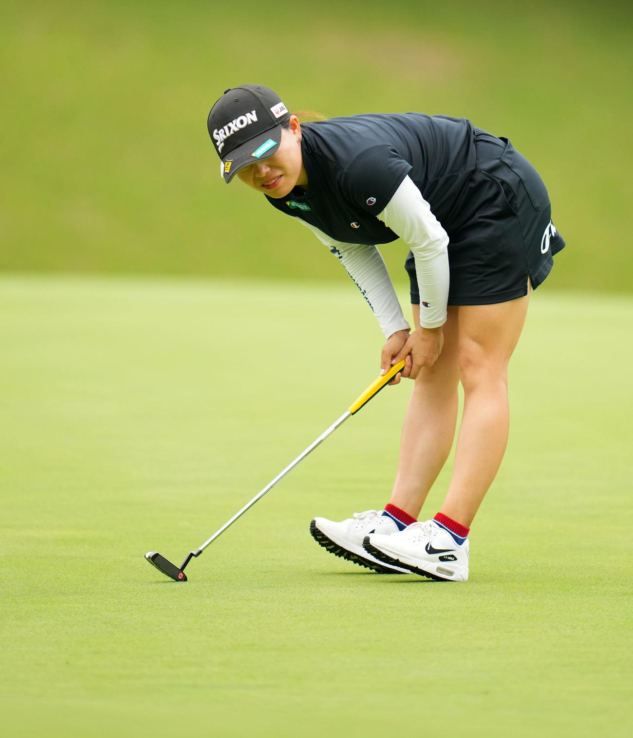 2番、バーディパットを外し悔しげな表情を浮かべる勝（撮影・横山健太）