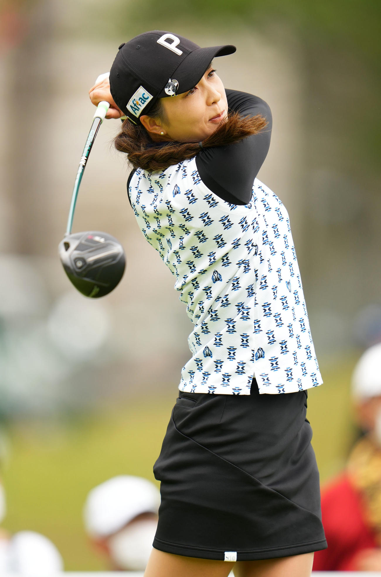 1番、ティーショットを放つ菊地（撮影・横山健太）