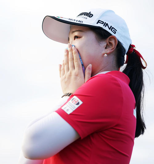 優勝を果たし涙を流すユウティン（撮影・横山健太）
