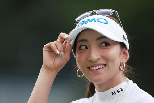 18番、笑顔を見せる脇元（撮影・前田充）