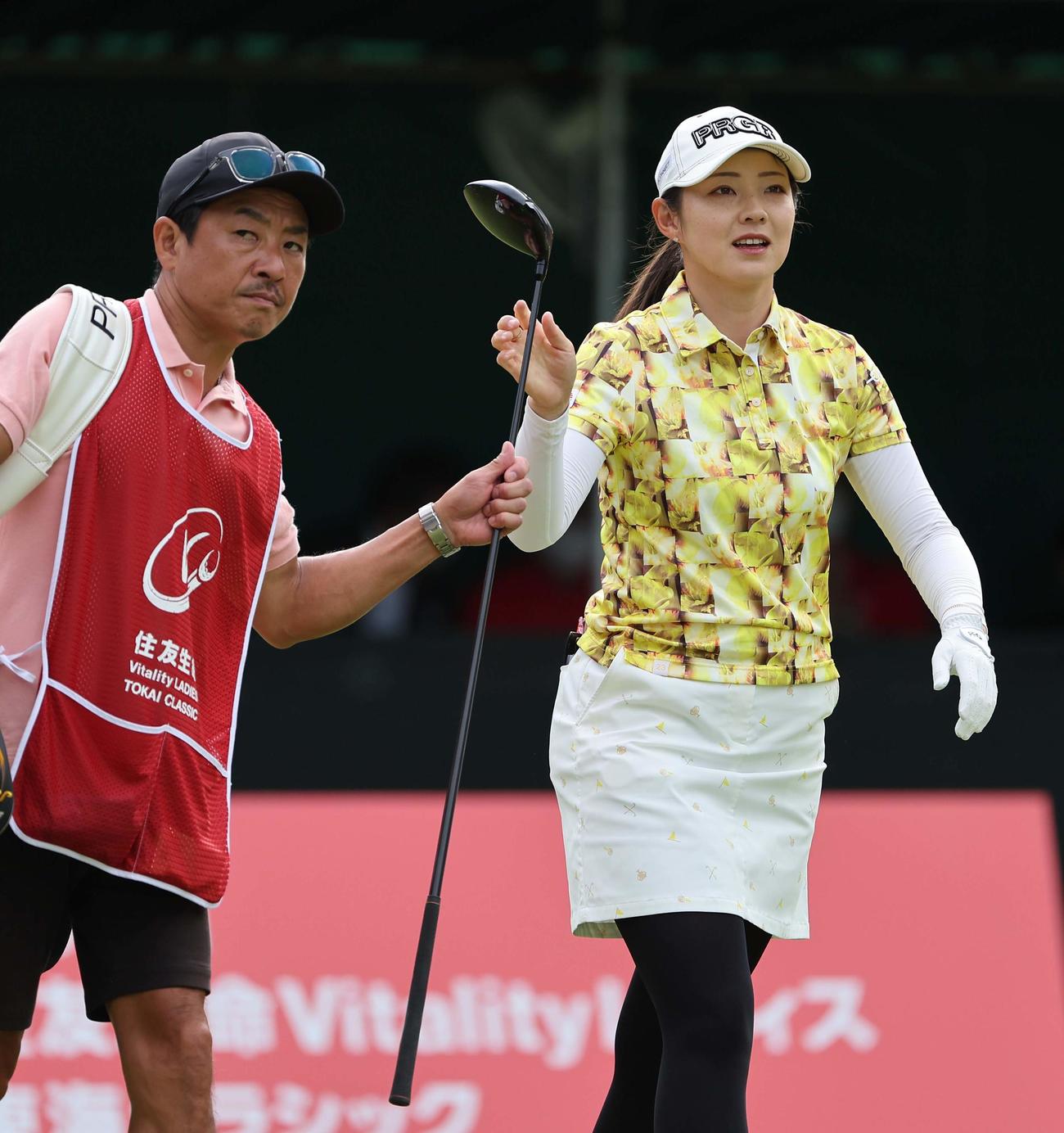 1番、セカンドへ向かう辻梨恵（撮影・上田博志）