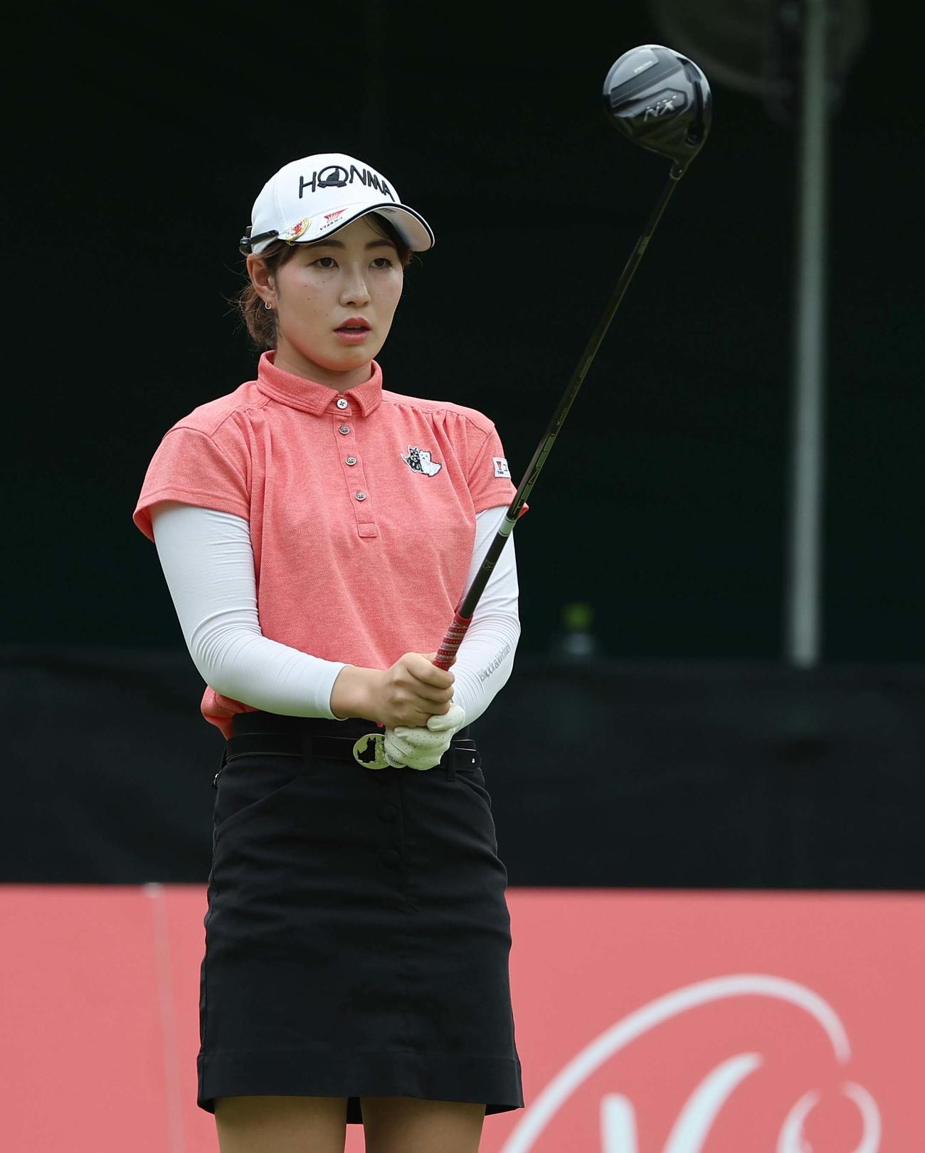 1番、ショットの方向を定める蛭田みな美（撮影・上田博志）