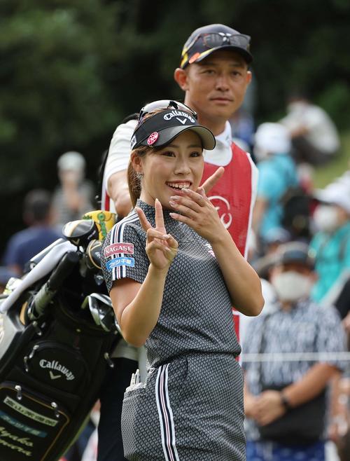 1番、セカンドへ向かう木村彩子（撮影・上田博志）