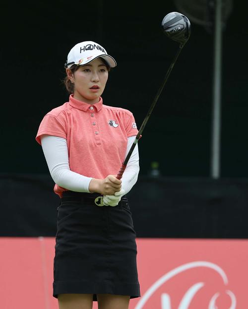 1番、ショットの方向を定める蛭田みな美（撮影・上田博志）