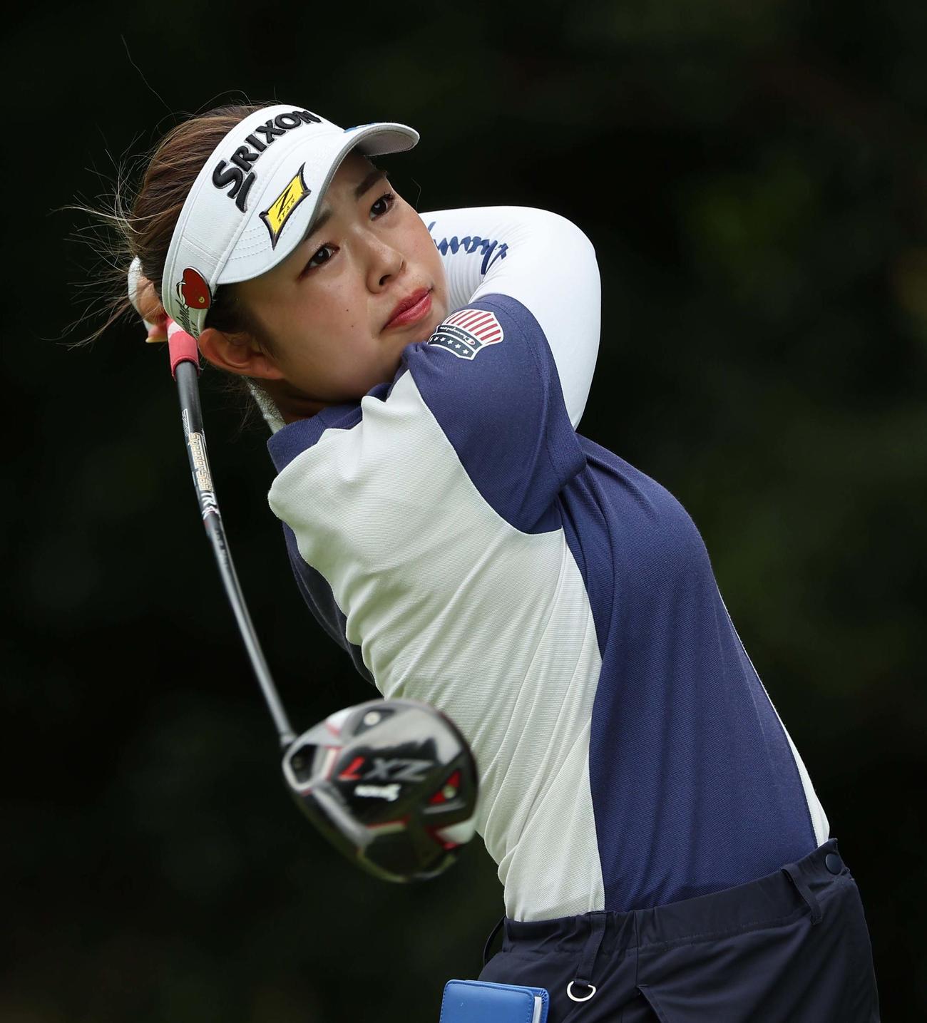 13番、ティーショットを放つ山下美夢有（撮影・上田博志）