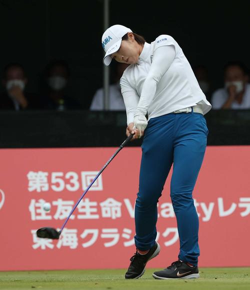 ドライビング女王コンテストで294.8ヤードを飛ばした葭葉ルミ（撮影・上田博志）