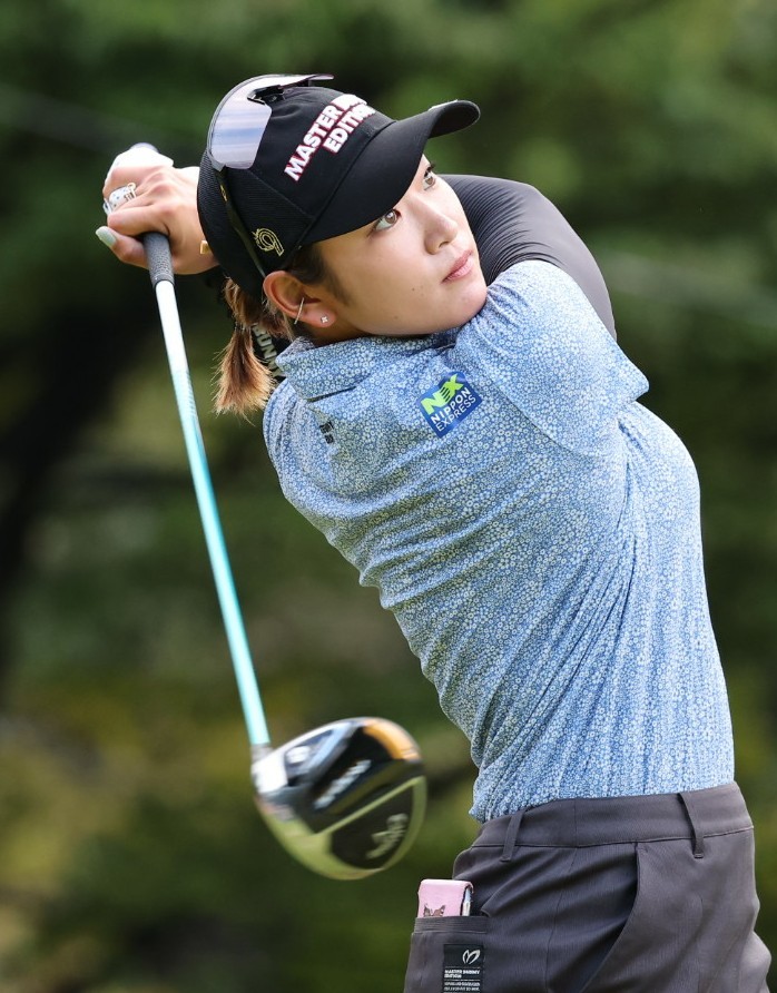 1番、ティーショットを放つ原英莉花（撮影・上田博志）