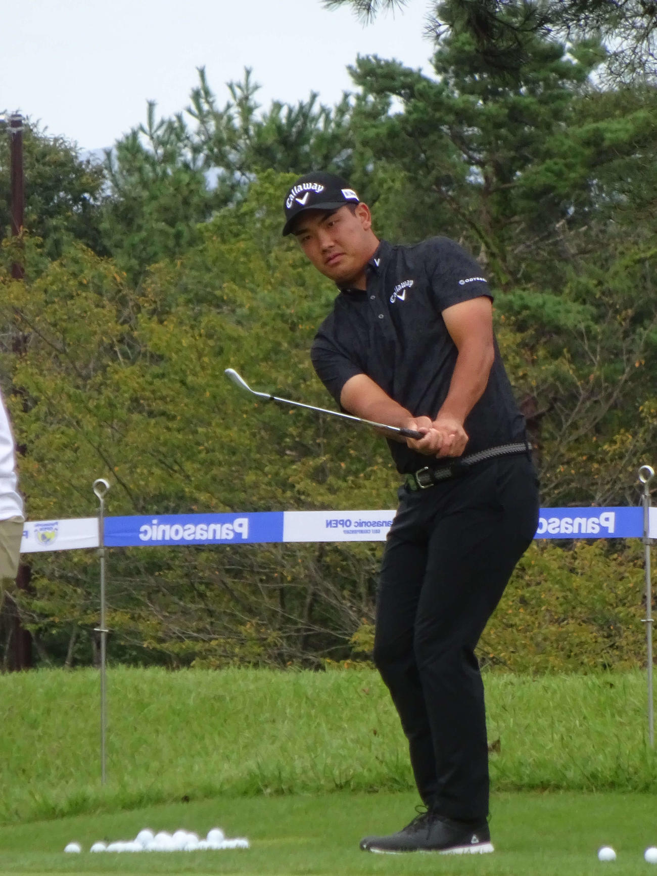 プロデビューの中島啓太と予選ラウンドを同組で回る河本力（撮影・加藤裕一）