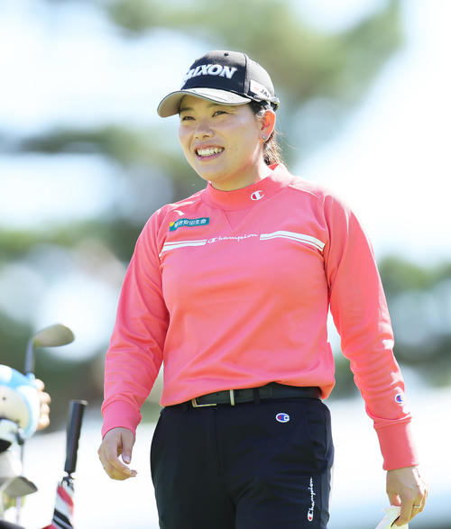 笑顔を見せる馬場咲希 練習中にピースを決める原英莉花ほか 女子プロ練習ラウンド写真特集 ゴルフライブ速報写真ニュース 日刊スポーツ 笑顔を見せる馬場咲希 練習中にピースを決める原英莉花ほか 女子プロ練習ラウンド写真特集 ゴルフライブ速報写真ニュース 日刊スポーツ