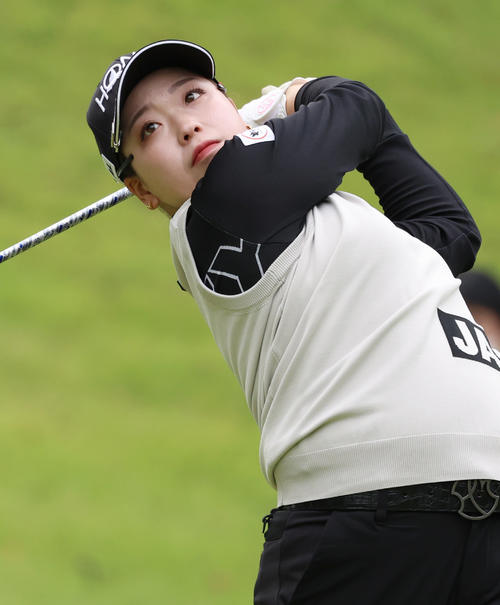 9番、ティーショットを放つ後藤（撮影・狩俣裕三）