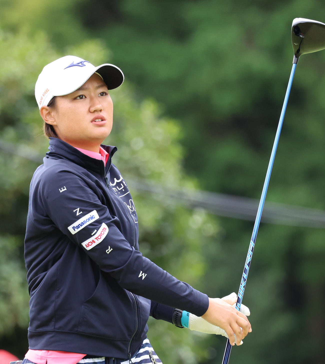 1番、ティーショットを放つ野沢（撮影・狩俣裕三）