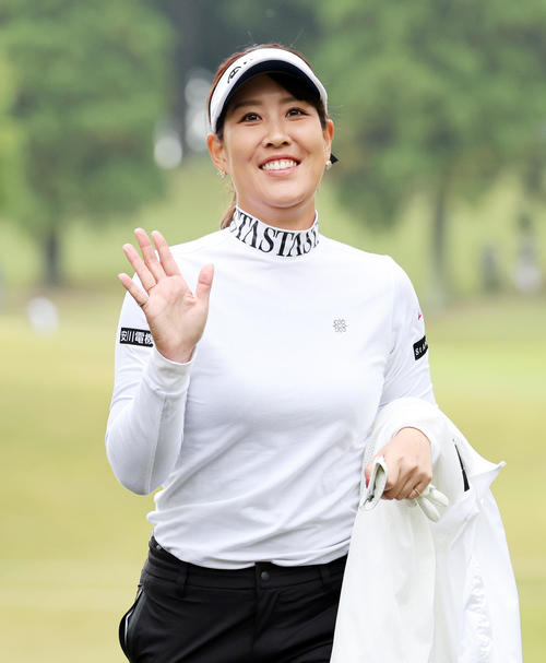 2番、ティー前、笑顔を見せる福田（撮影・鈴木正人）