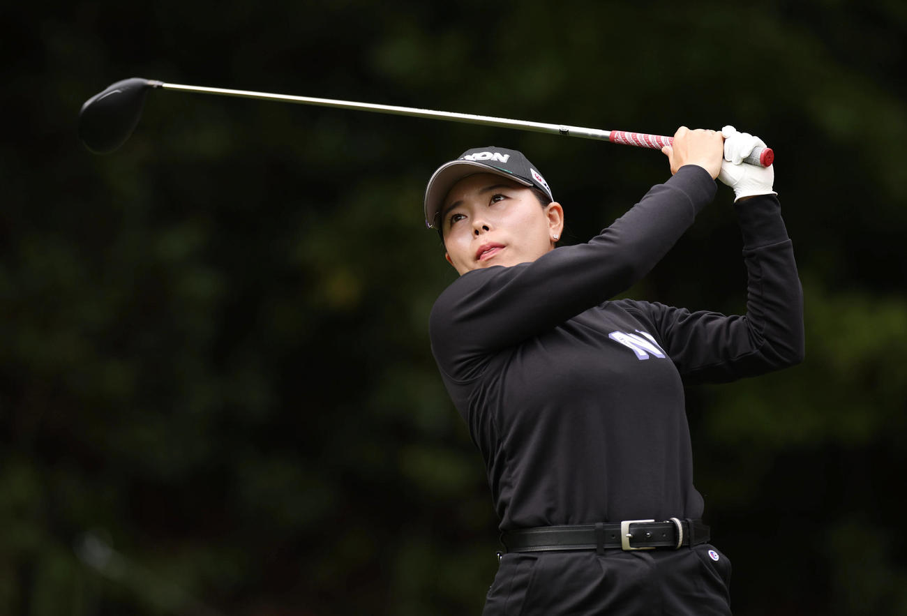 2番、ティーショットを放つ勝みなみ（撮影・前田充）