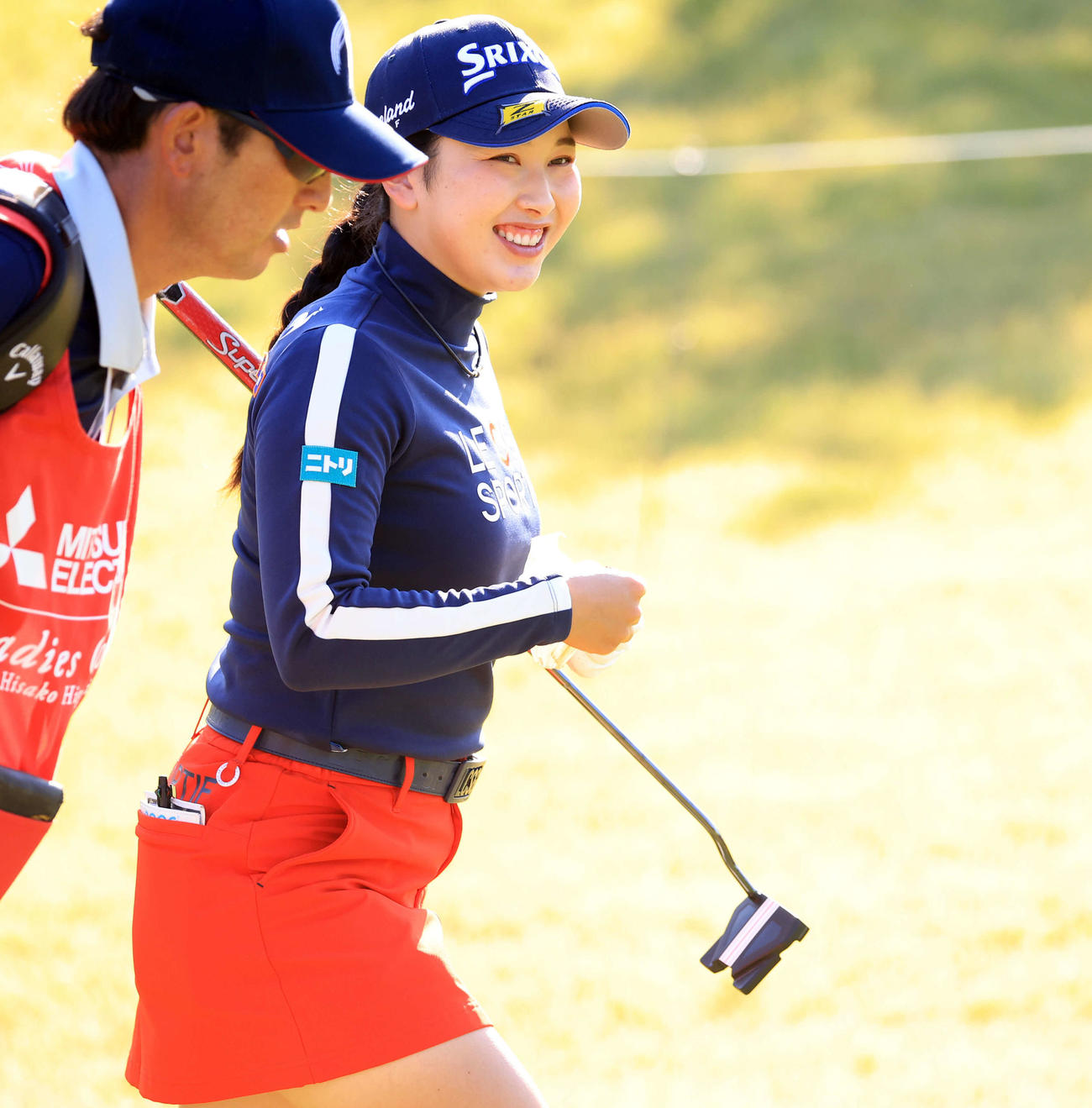 15番、笑顔でラウンドする小祝（撮影・浅見桂子）