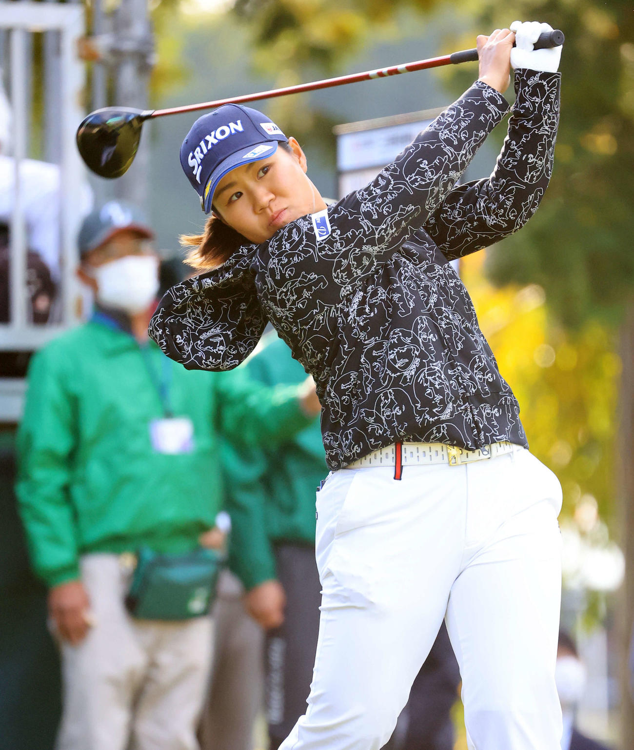 1番、ティーショットを放つ畑岡（撮影・浅見桂子）