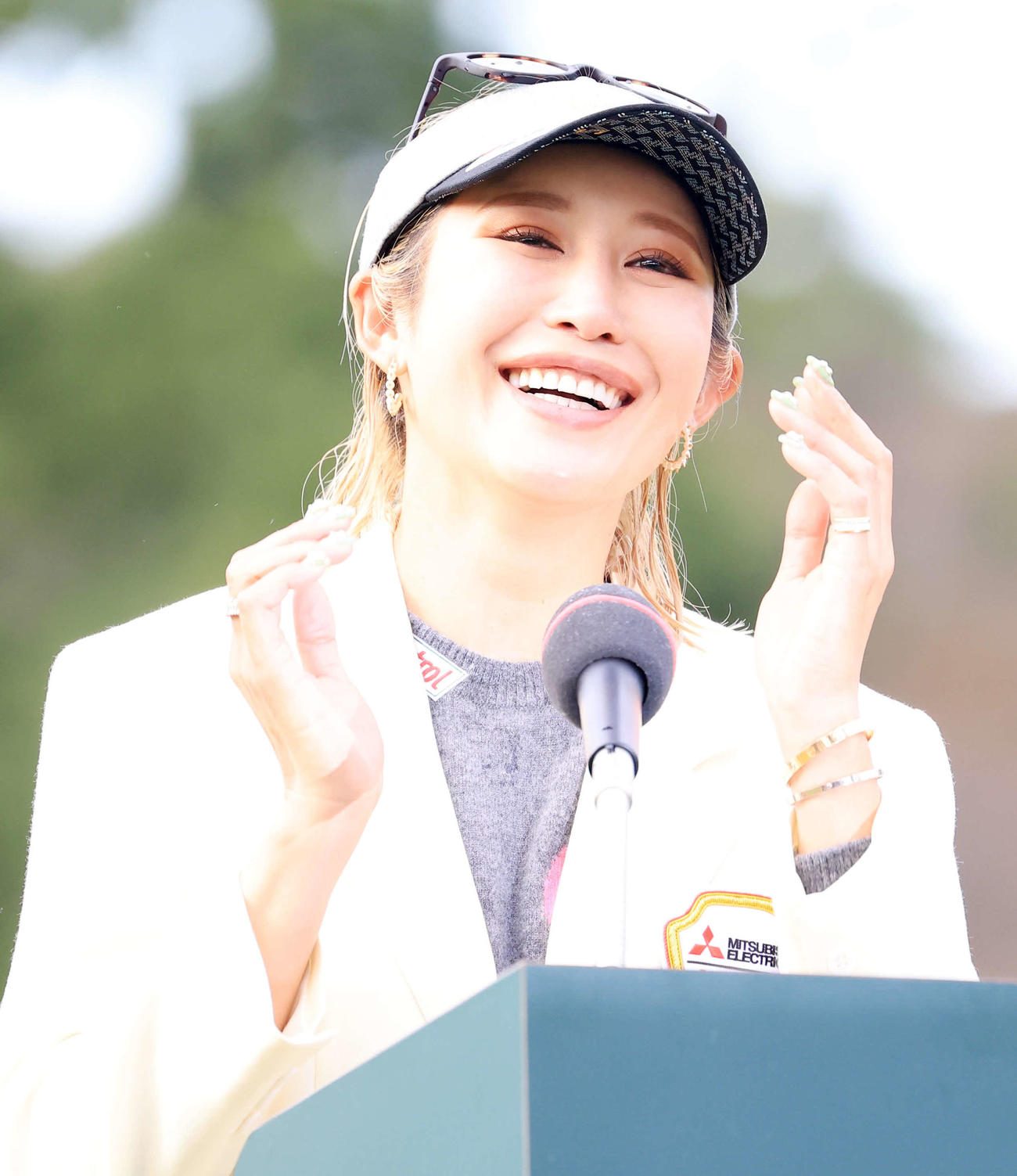 11年ぶりの優勝を決めた金田は、優勝スピーチで涙をこらえる（撮影・浅見桂子）