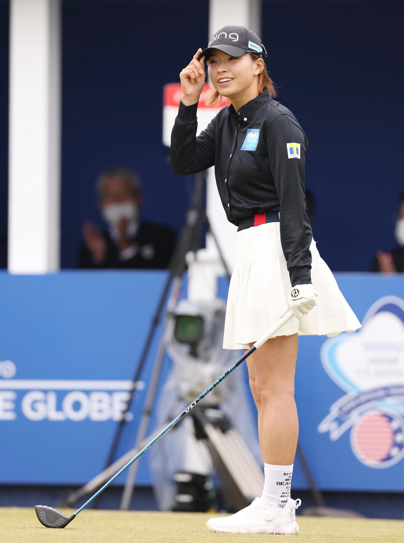 1番、ティーショットに臨む渋野（撮影・前田充）