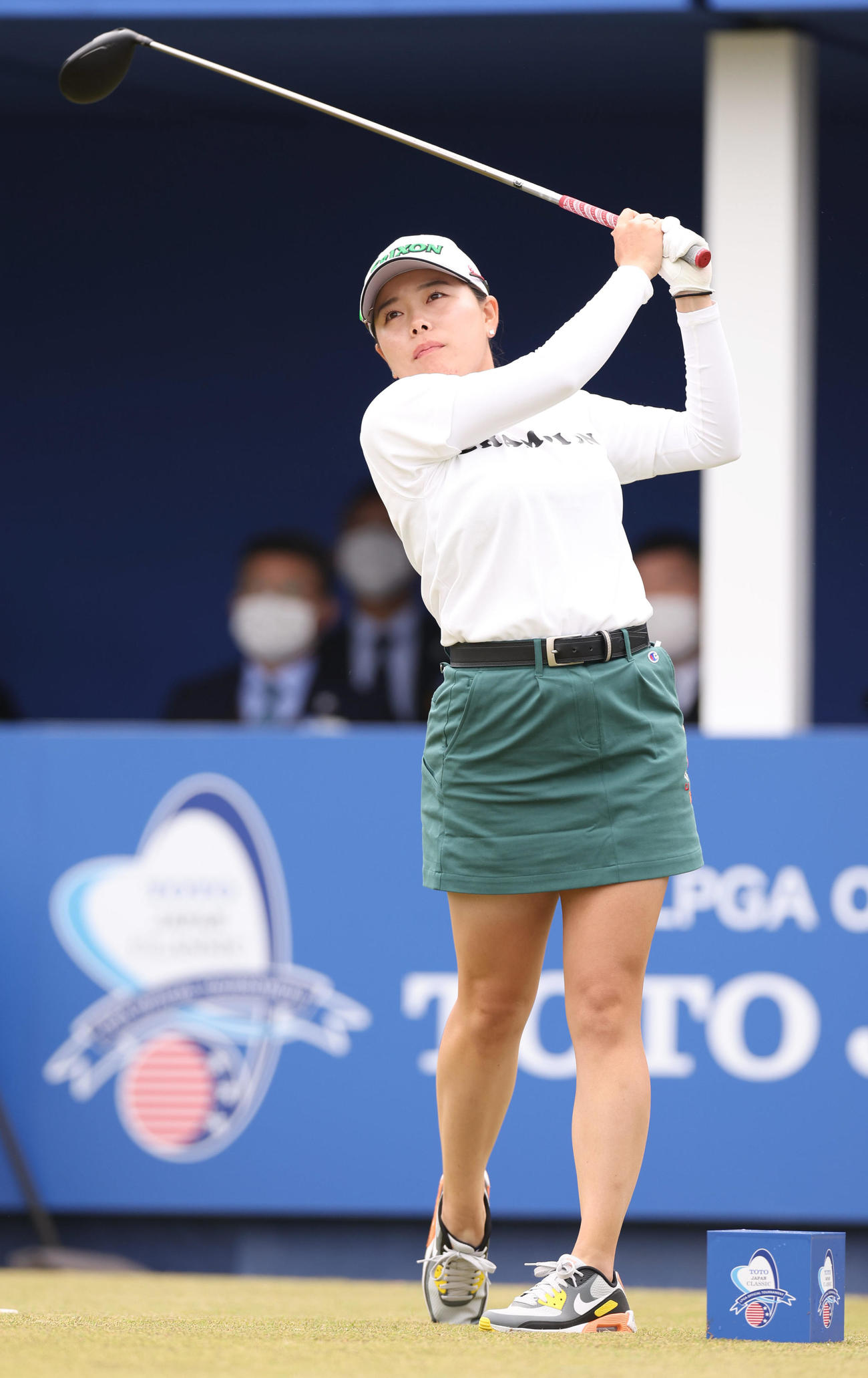 1番、ティーショットを放つ勝（撮影・前田充）