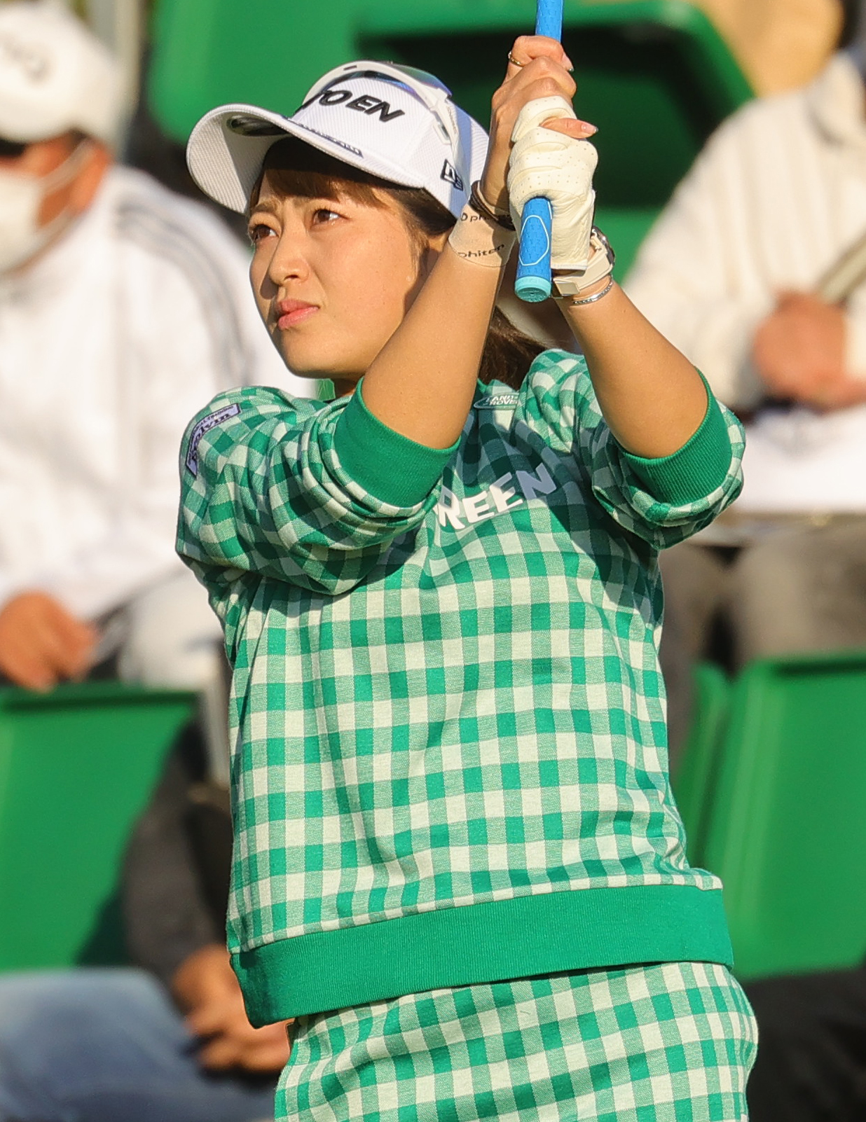1番で第1打を放つ田辺ひかり（撮影・野上伸悟）