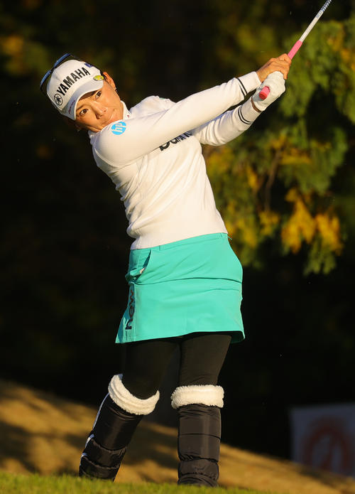 10番で第1打を放つ有村智恵（撮影・野上伸悟）