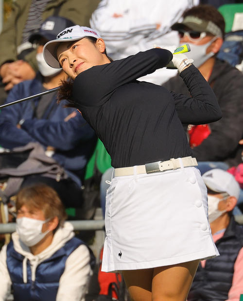 1番で第1打を放つ小祝さくら（撮影・野上伸悟）