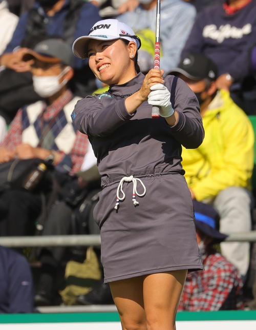 1番で第1打を放つ勝みなみ（撮影・野上伸悟）