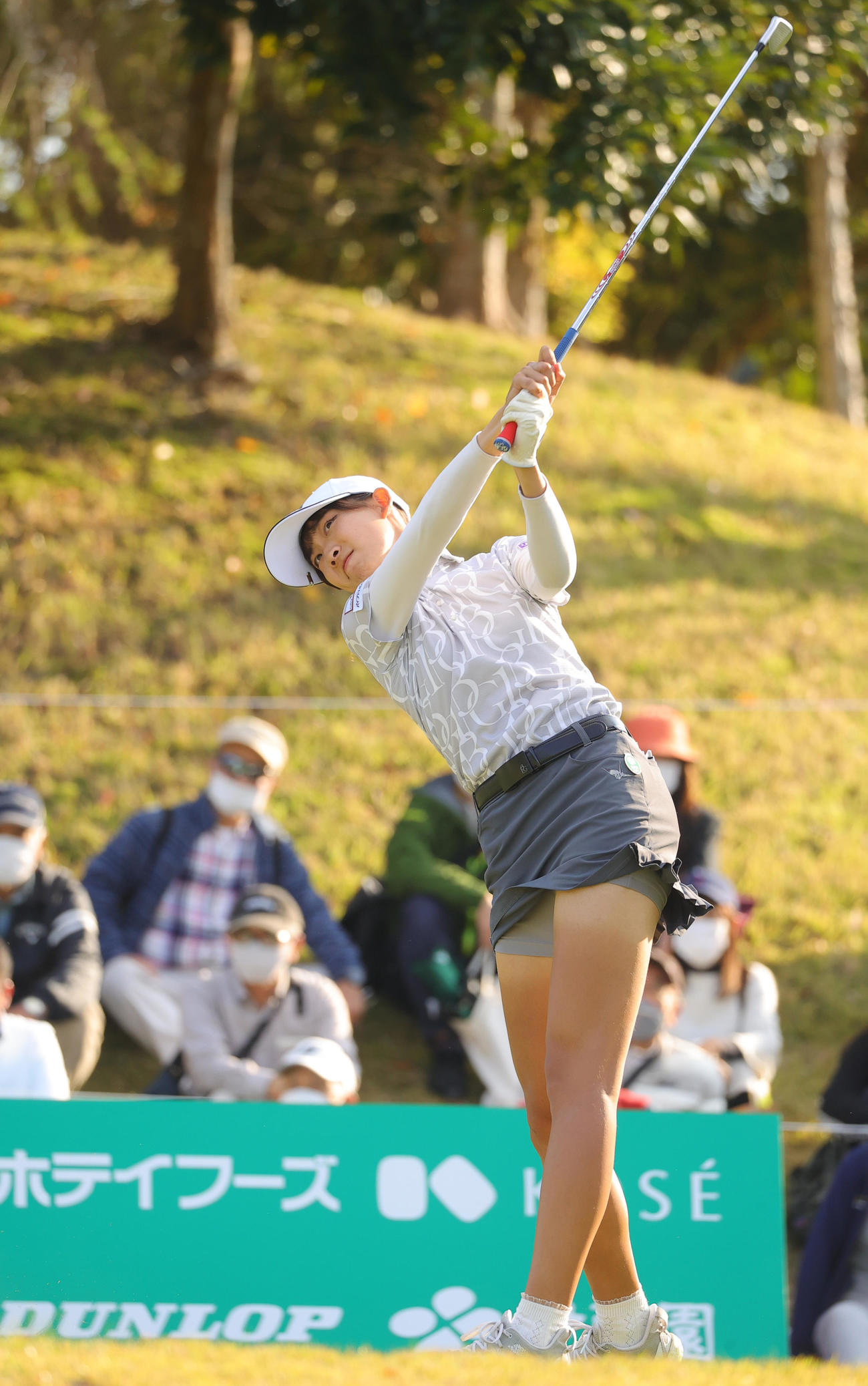 17番ショートホールで第1打を放つ馬場咲希（撮影・野上伸悟）