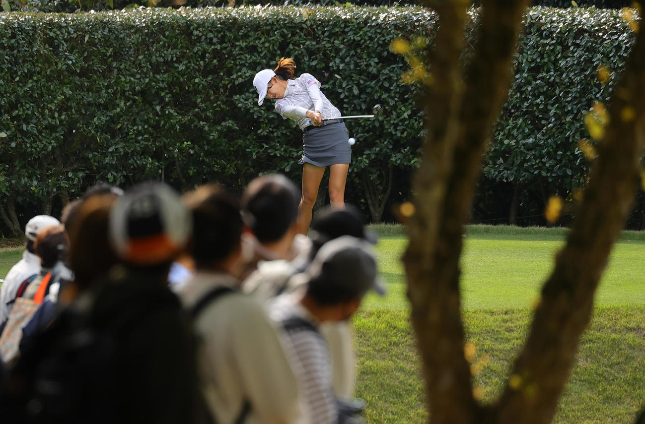 14番で第1打を放つ馬場咲希（撮影・野上伸悟）